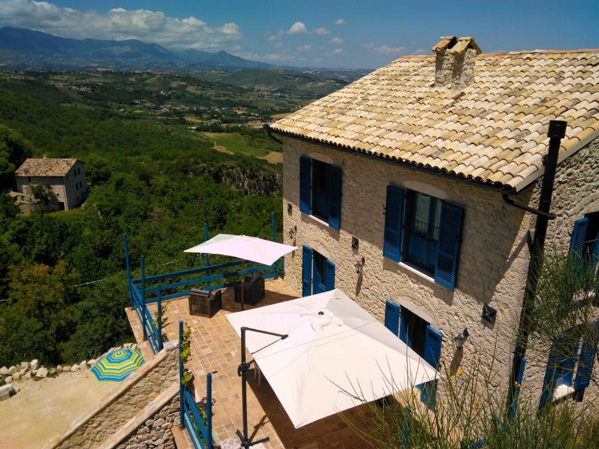 La Casa Dalle Finestre Blu 아바테지오 외부 사진