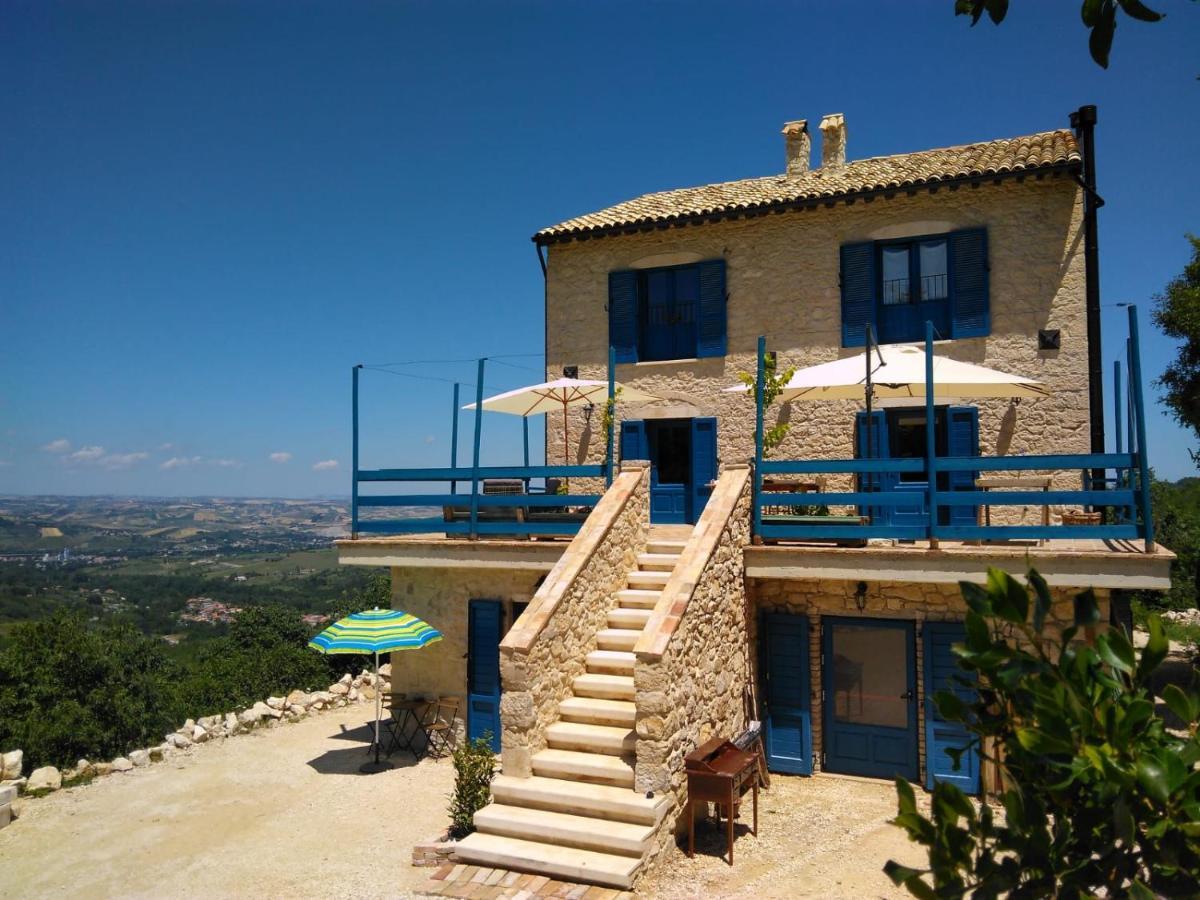 La Casa Dalle Finestre Blu 아바테지오 외부 사진