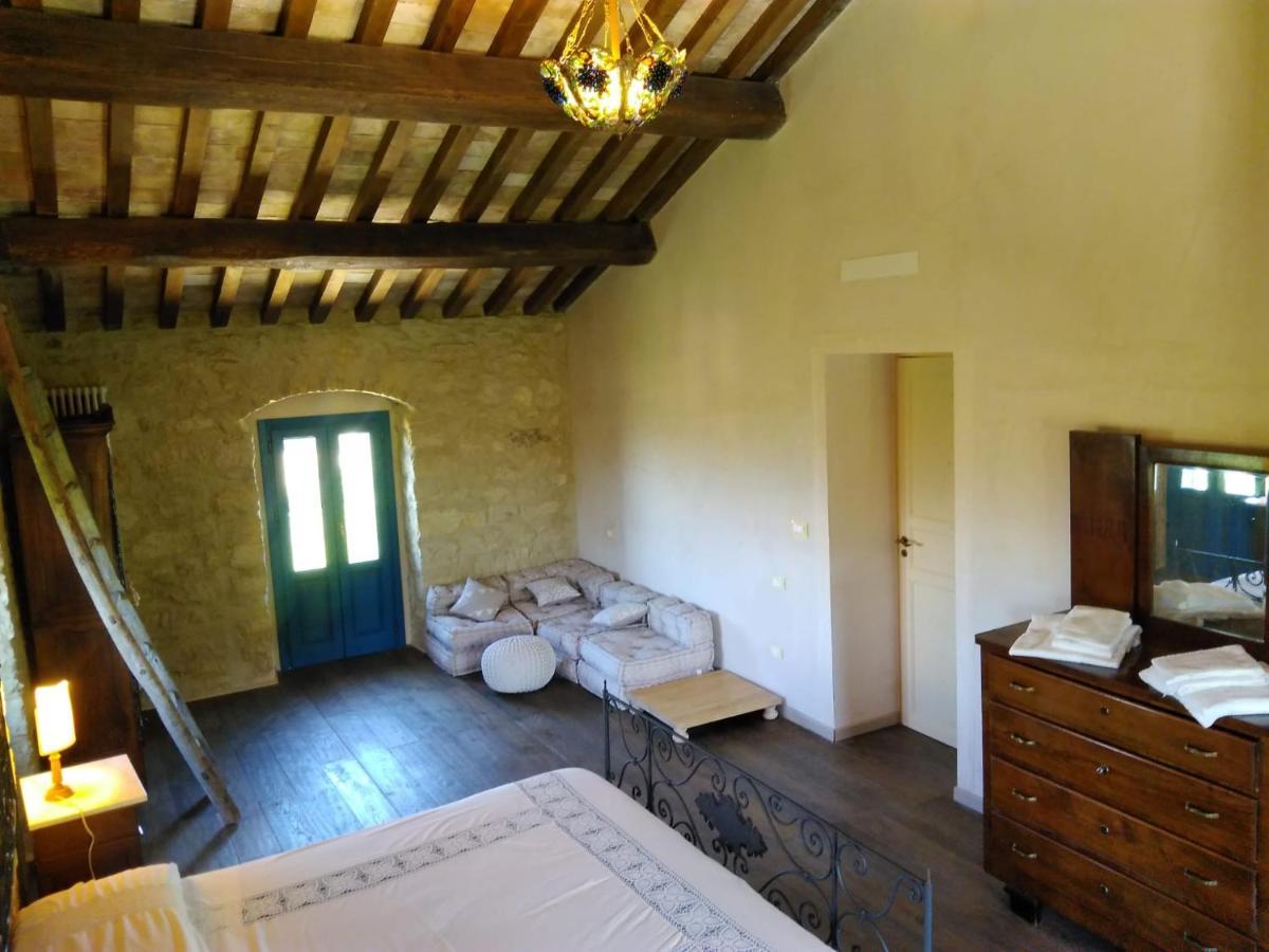 La Casa Dalle Finestre Blu 아바테지오 외부 사진