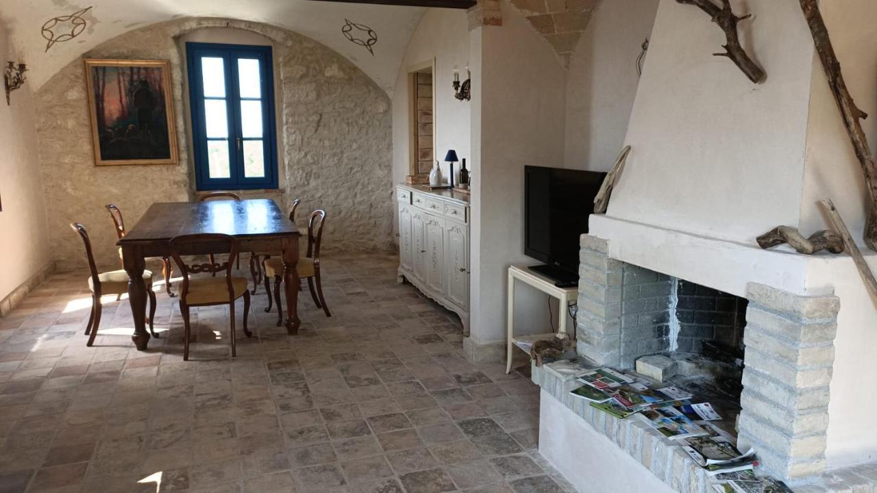 La Casa Dalle Finestre Blu 아바테지오 외부 사진