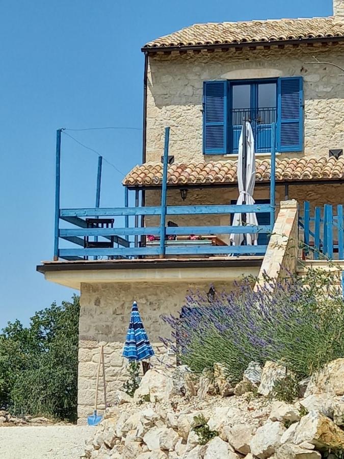 La Casa Dalle Finestre Blu 아바테지오 외부 사진