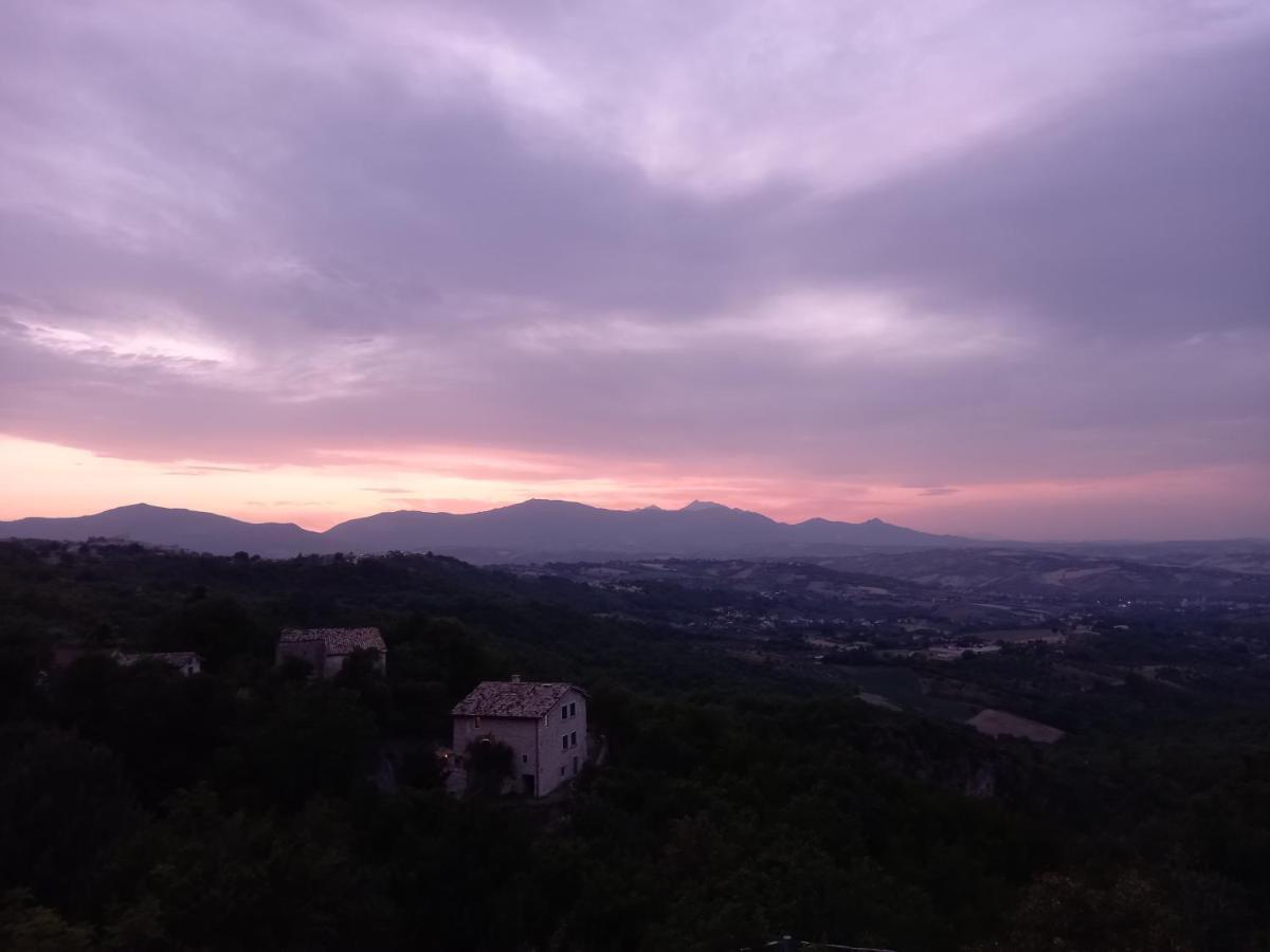 La Casa Dalle Finestre Blu 아바테지오 외부 사진
