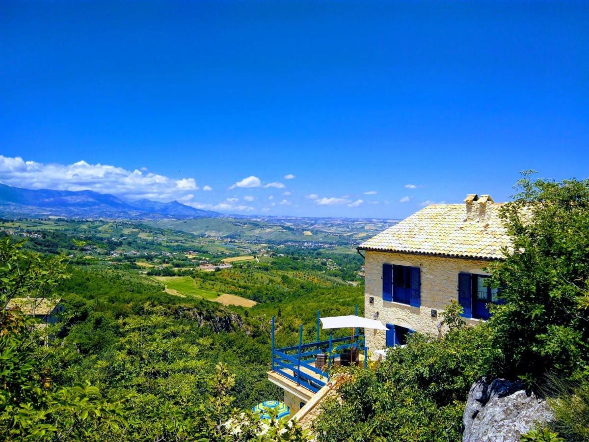 La Casa Dalle Finestre Blu 아바테지오 외부 사진