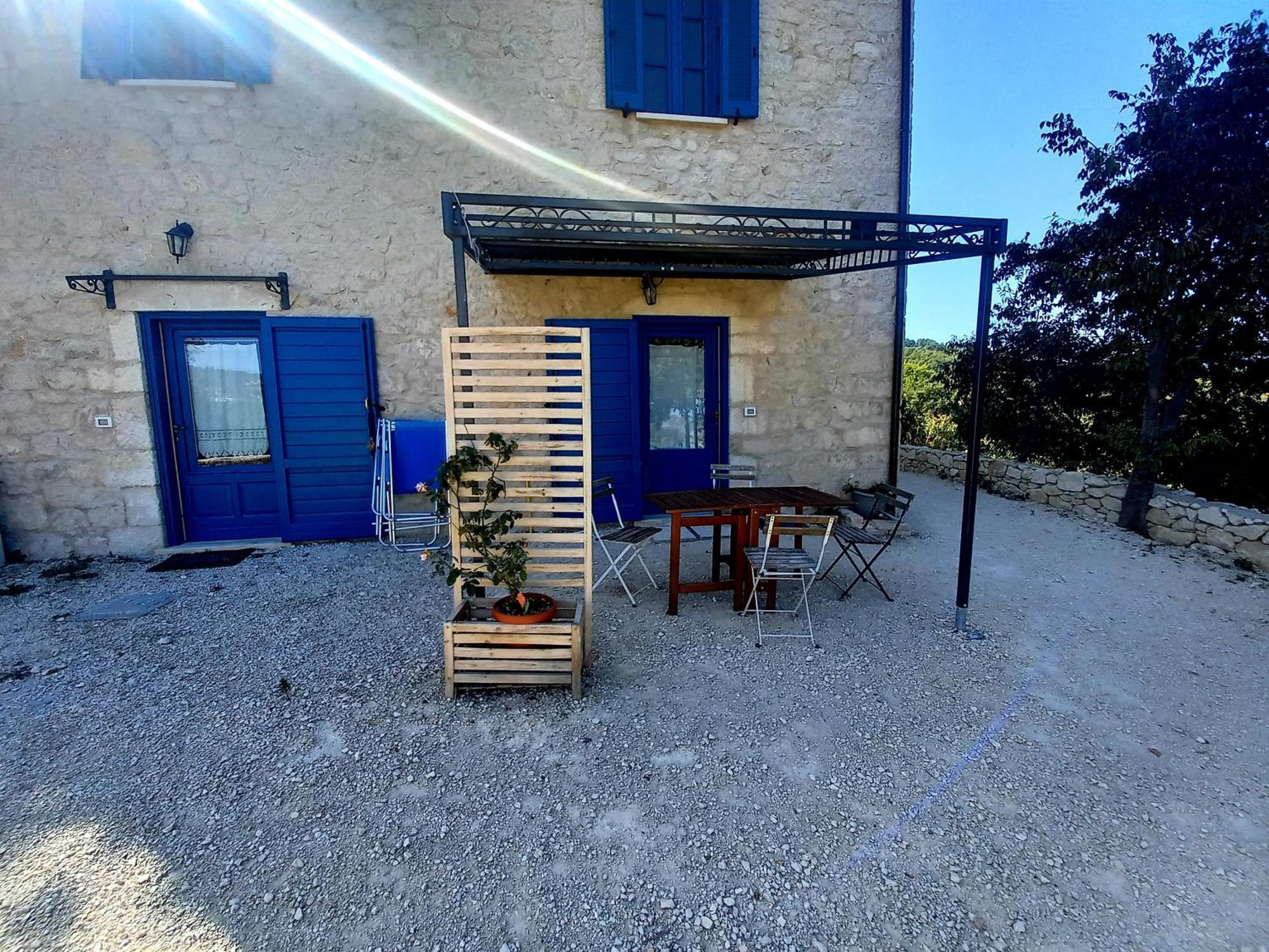 La Casa Dalle Finestre Blu 아바테지오 외부 사진