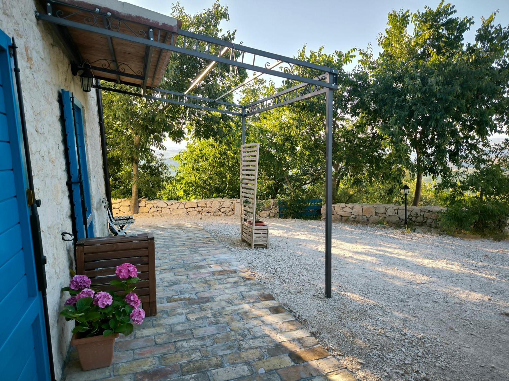 La Casa Dalle Finestre Blu 아바테지오 외부 사진